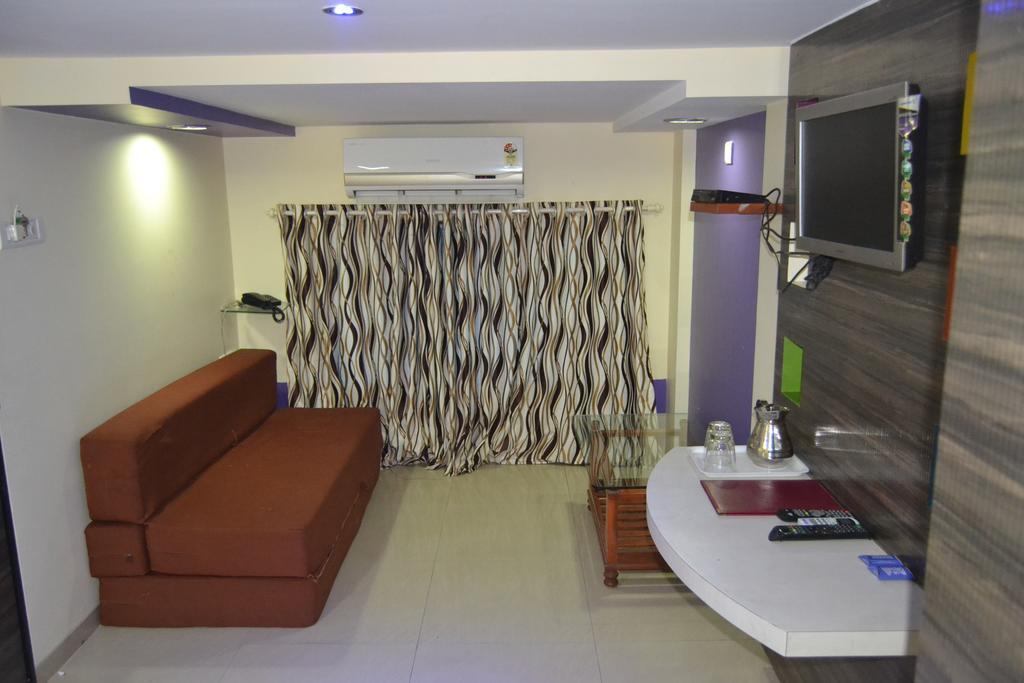Hotel Blue Orchids Executive Mumbai Dış mekan fotoğraf